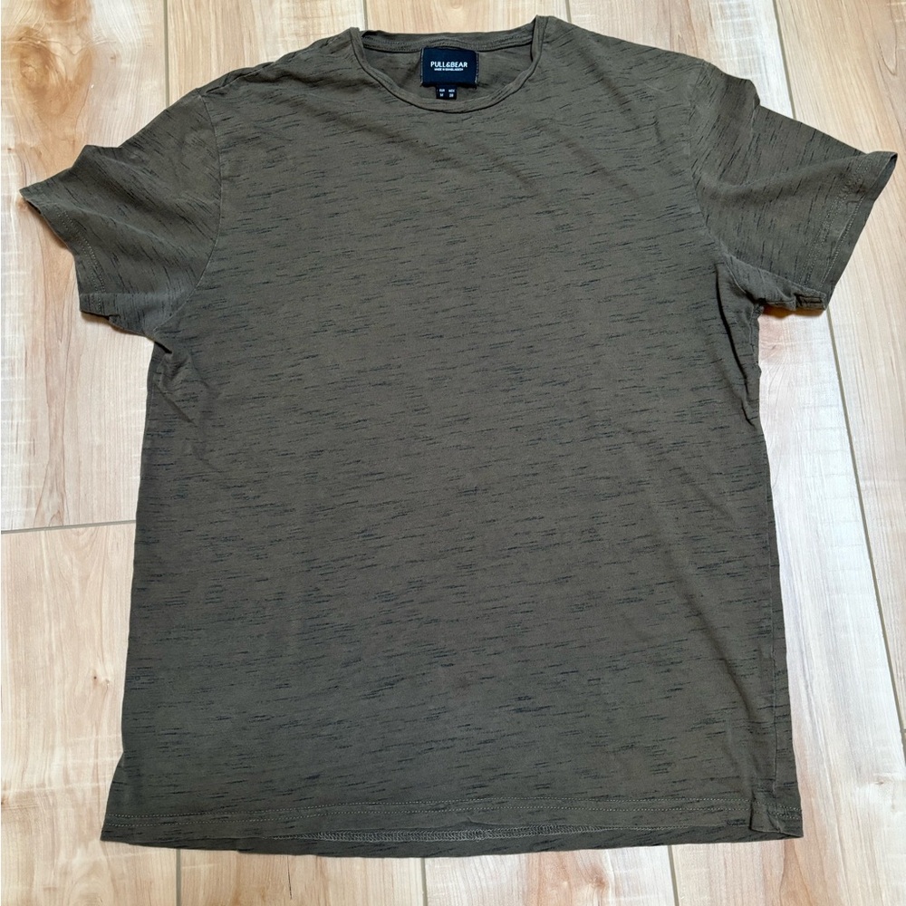 Pull&Bear Men's Dark Olive or Brown Short Sleeve Tee
